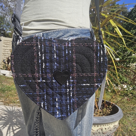 NWT BLACK n MULTICOLOR TWEED HEART LUV BETSEY CROSSBODY - Picture 8 of 11